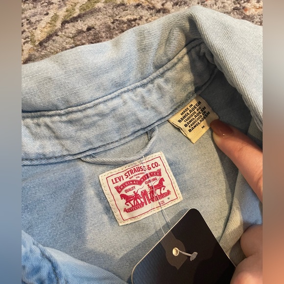 Levi's Ultimate Western Denim Shirt - Picture 5 of 6